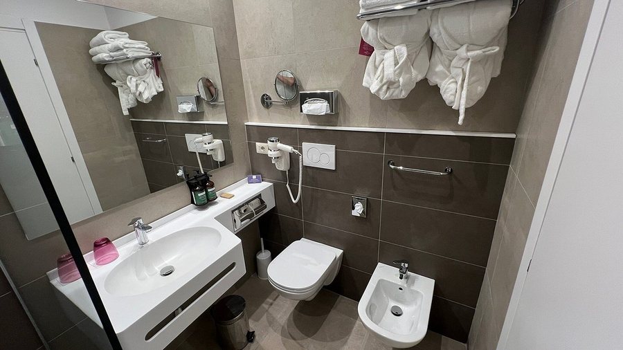 Crowne Plaza Rome St Peter s By IHG — Bathroom