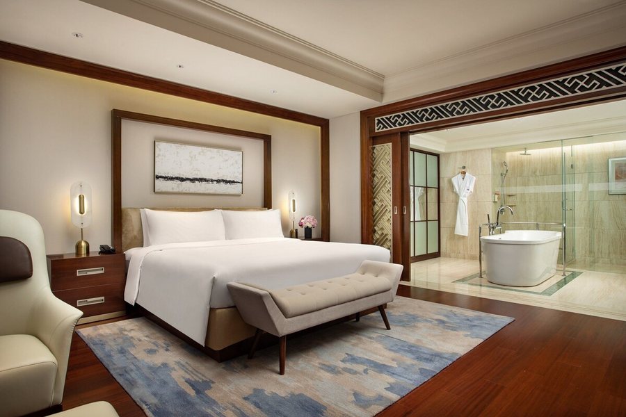 Crowne Plaza Shanghai Fudan by IHG — Guest room