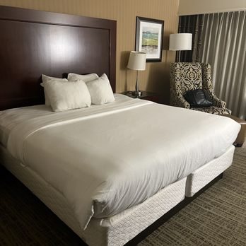 Crowne Plaza St Louis Airport by IHG — Guest room