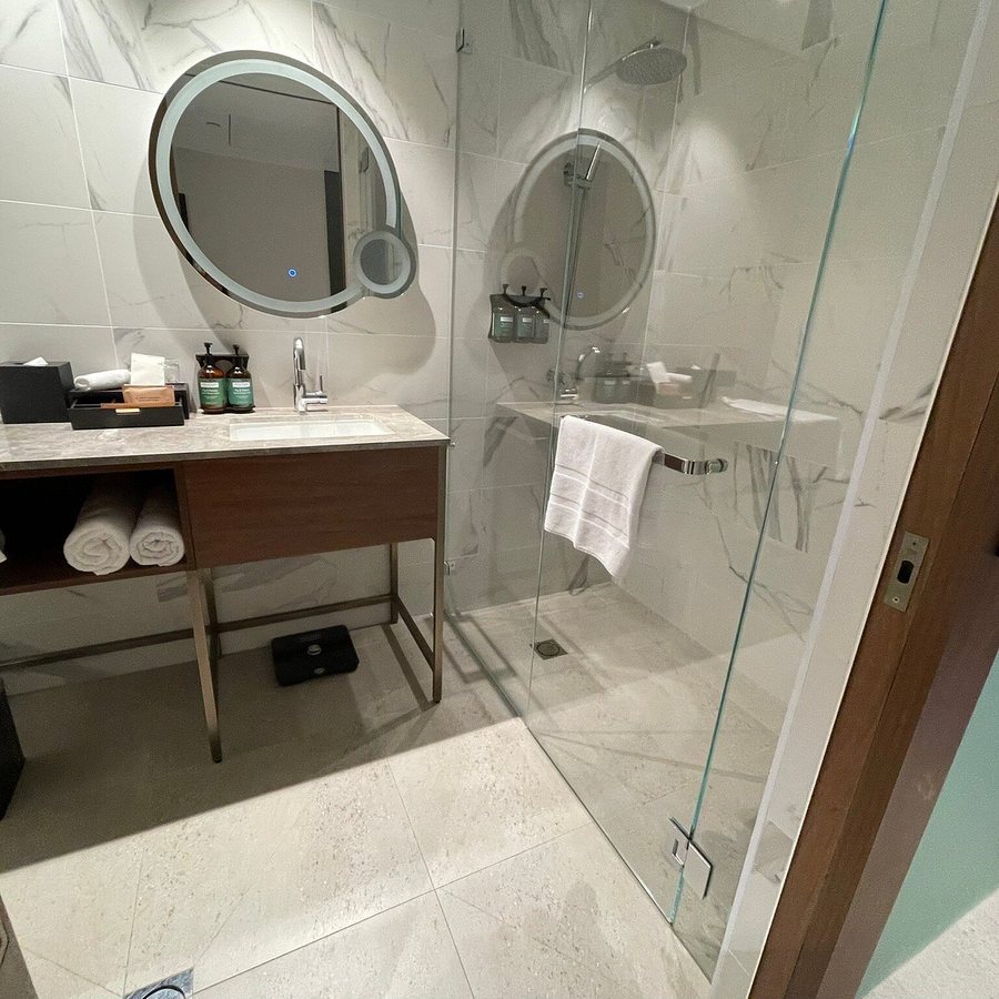 Crowne Plaza Sydney Darling Harbour By IHG — Bathroom