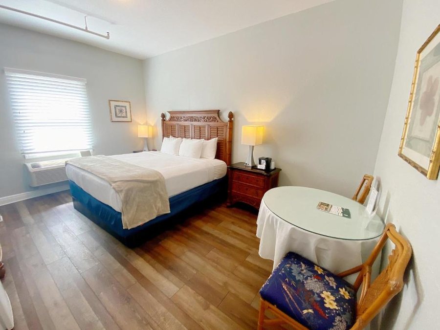 Crystal Bay Hotel — Guest room