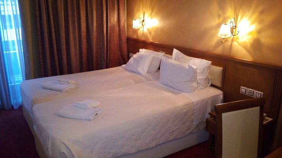 Crystal City Hotel — Guest room