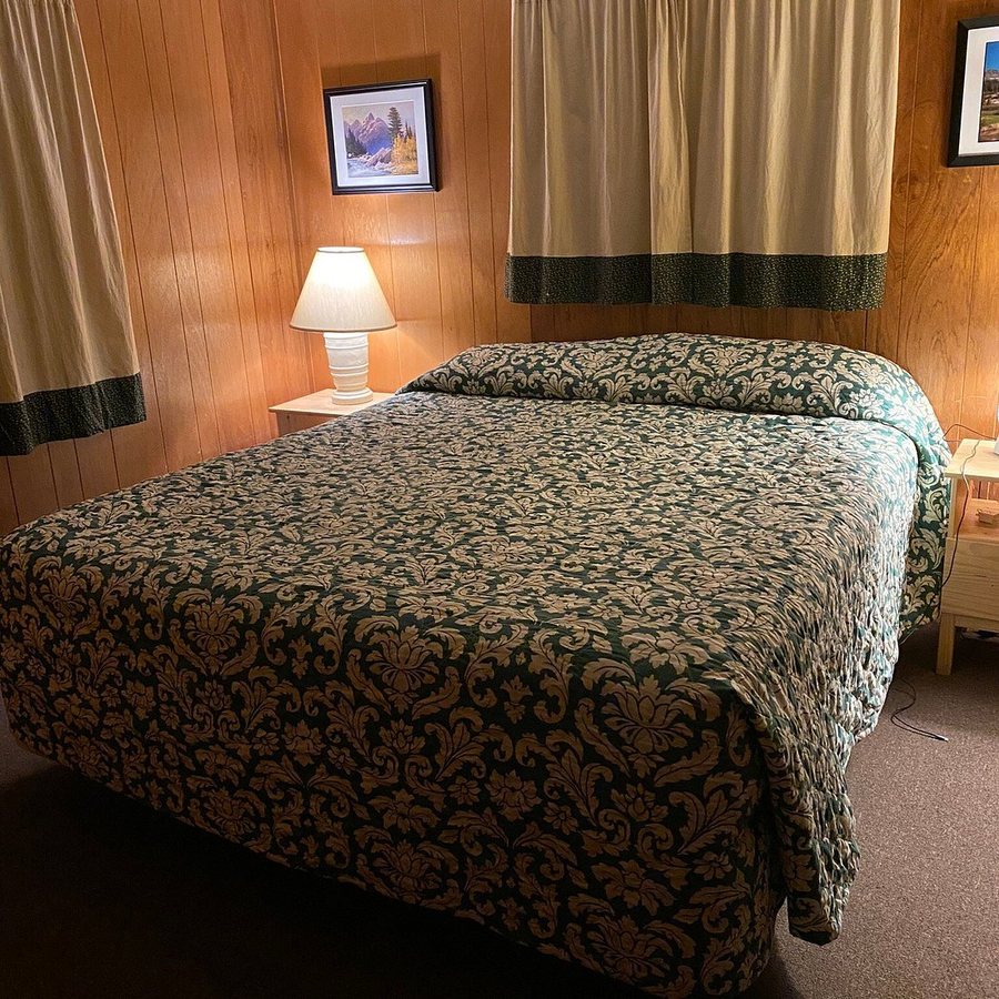 Crystal Crag Lodge — Guest room