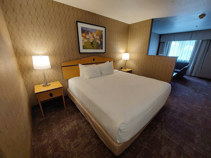 Crystal Inn Hotel Suites West Valley City — Guest room