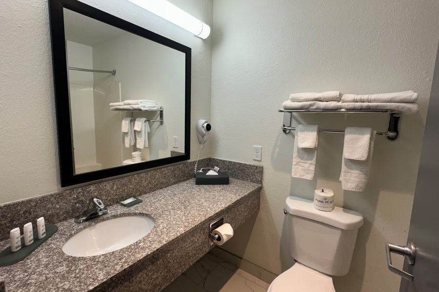 Crystal River Inn B B — Bathroom