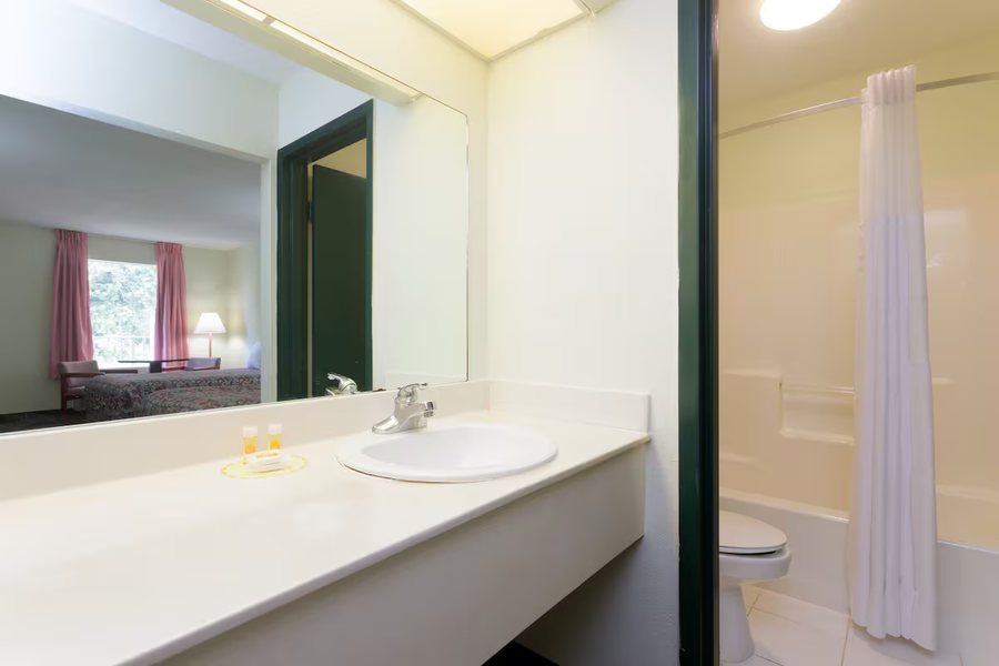 Crystal River Lullaby B B — Bathroom