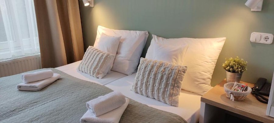 Csaszar Hotel — Guest room