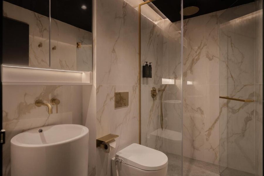 Cube Social Boutique Capsule Hotel — Bathroom