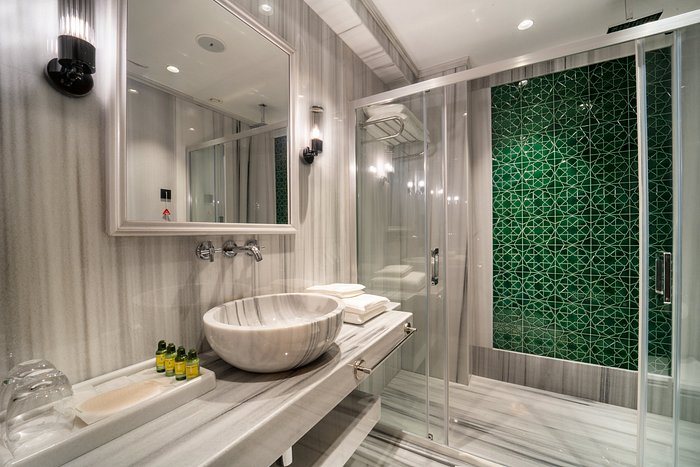 Cube Suites Istanbul — Bathroom