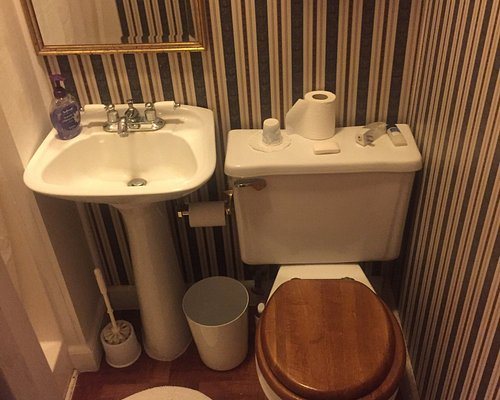 Culpepper Inn Bed and Breakfast — Bathroom