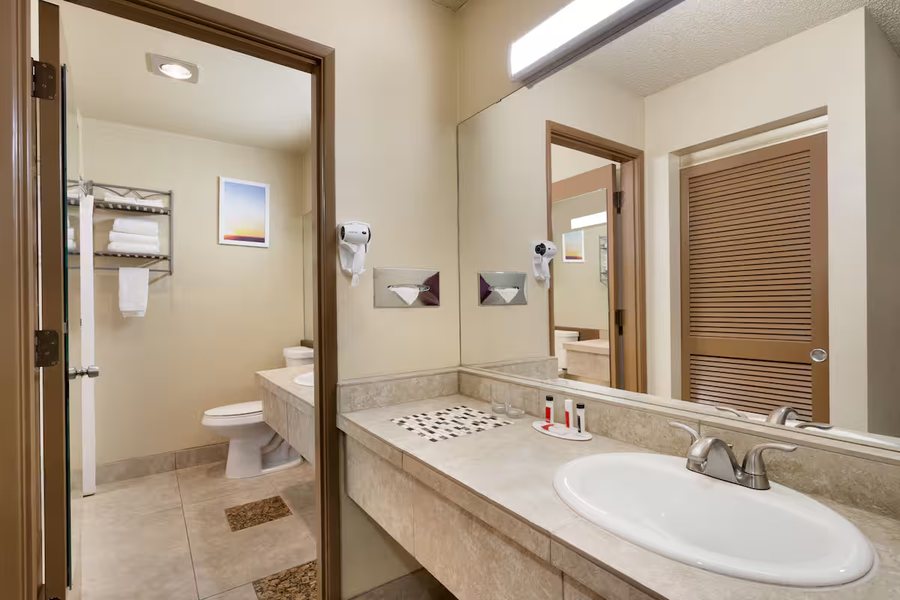 Cultus Lake Resort — Bathroom