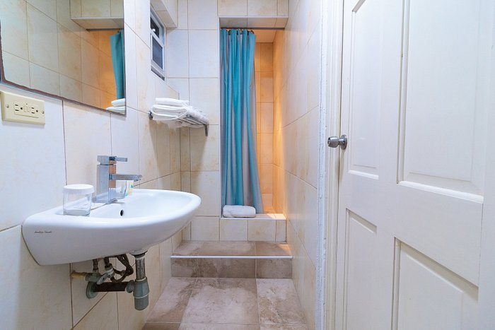 Cumber s Tropical Apartments — Bathroom