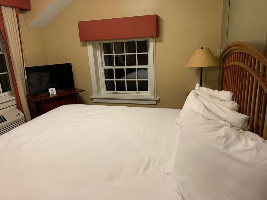 Cumberland Falls State Resort Dupont Lodge — Guest room