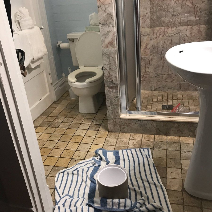 Curry House — Bathroom