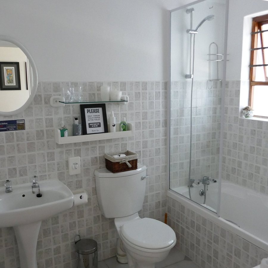 Cycads on Sea Guest House — Bathroom