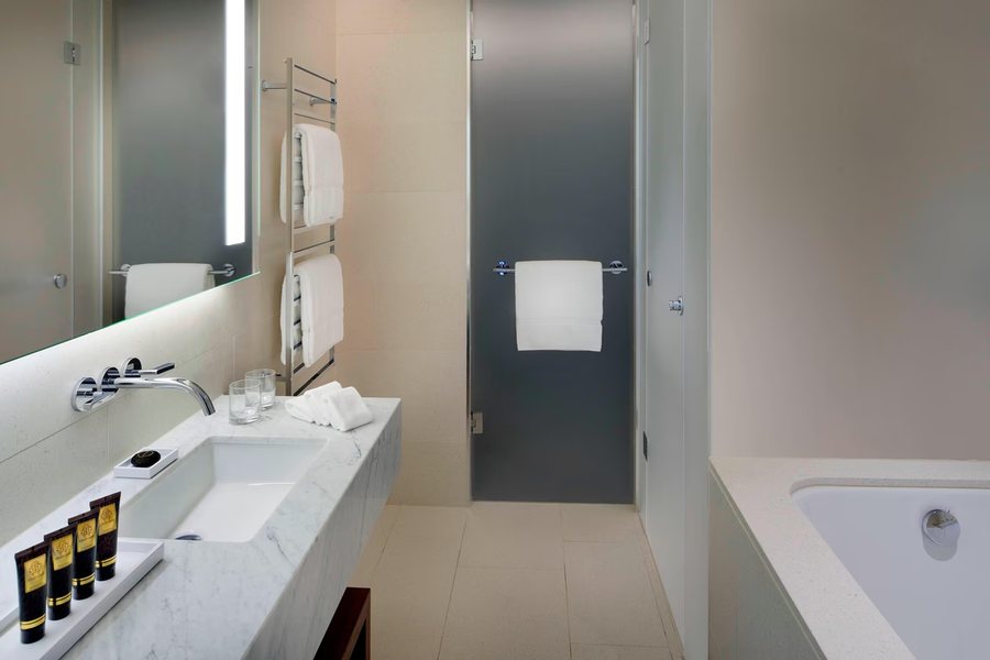Cypress Cove Lodge — Bathroom