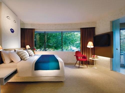 D Hotel Singapore — Guest room