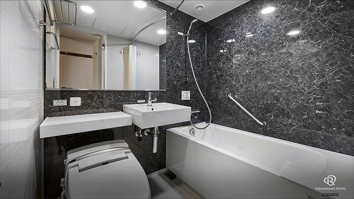 Daiwa Roynet Hotel Kyoto Shijo Karasuma — Bathroom