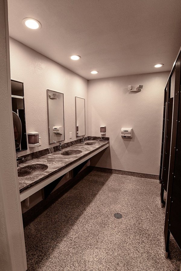 Dallas arlington Koa Holiday — Bathroom