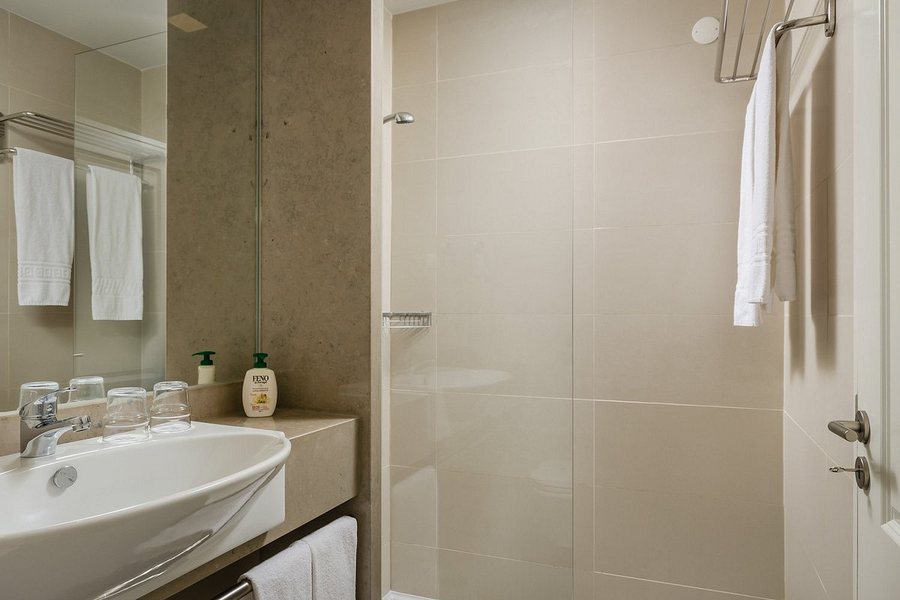 Dalma Old Town Suites — Bathroom