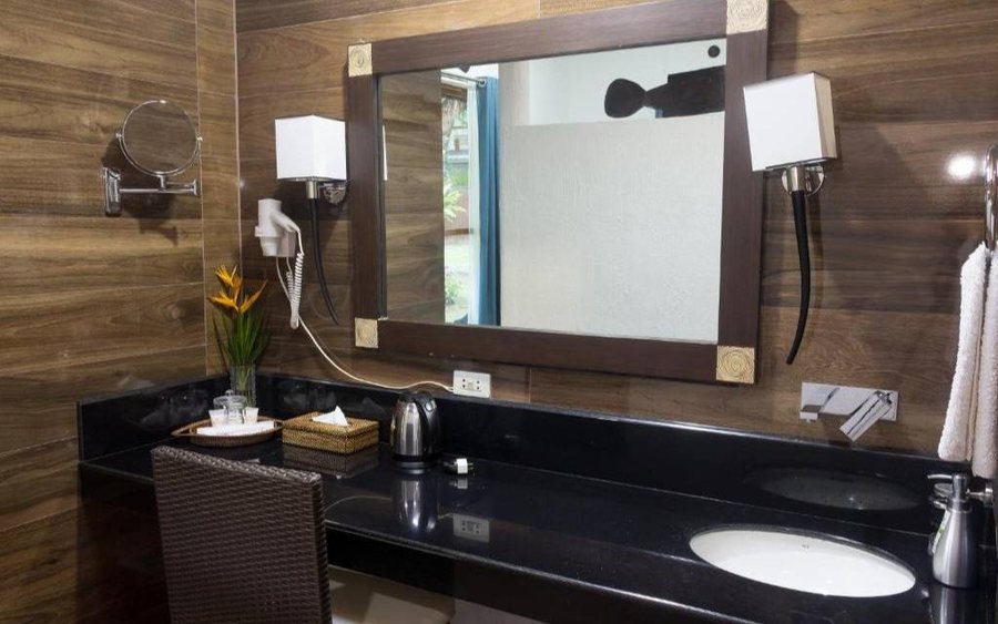 Daluyon Beach And Mountain Resort — Bathroom