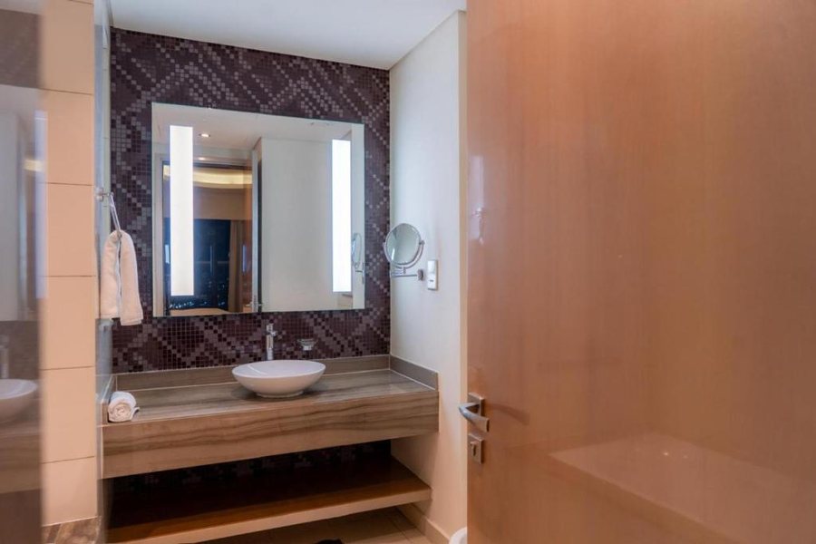DAMAC Towers by Paramount Hotels Resorts — Bathroom