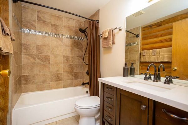 Dancing Sun Cabins — Bathroom