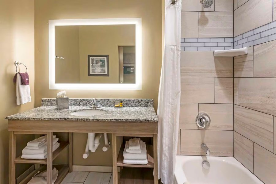 Daniels Summit Lodge — Bathroom