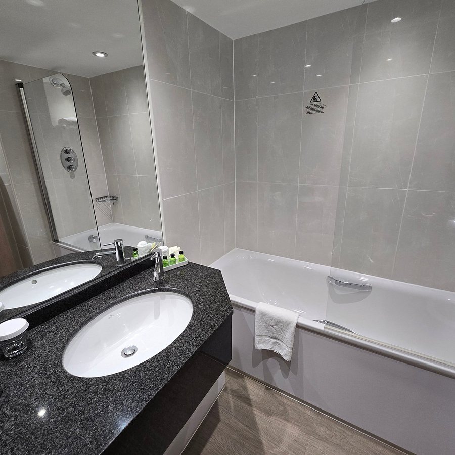 Danubius Hotel Regents Park — Bathroom