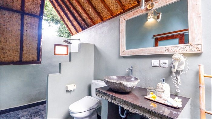 Daphila Cottage — Bathroom