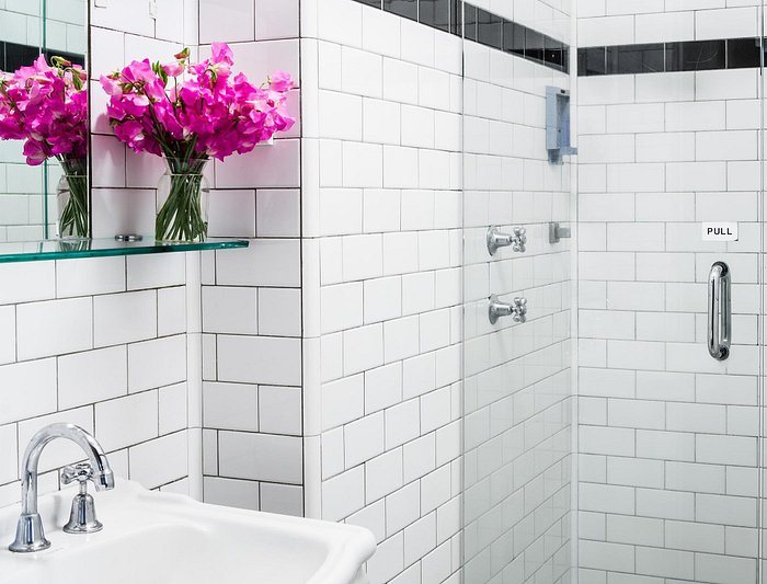 Darlo Bar Darlinghurst — Bathroom