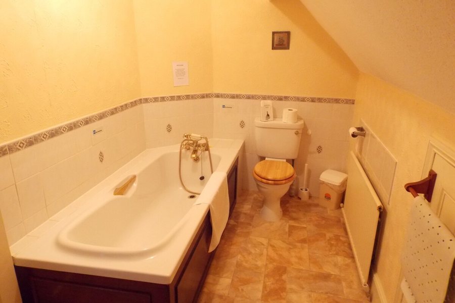 Darnley Lodge Hotel — Bathroom
