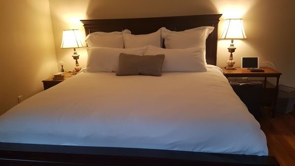 Dartmouth House — Guest room
