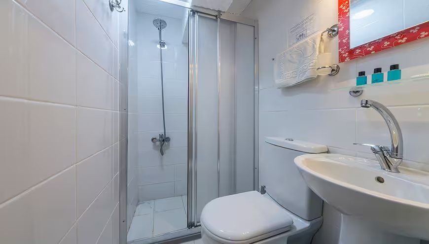 Darussaade Hotel Old City Sultanahmet — Bathroom