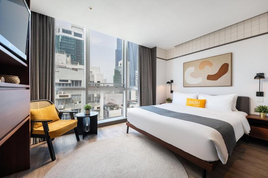 Dash Living On Queen s — Guest room