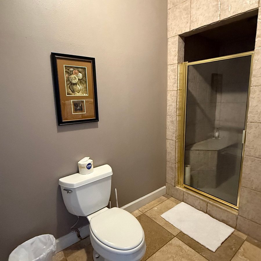 Davis Mountains Inn — Bathroom