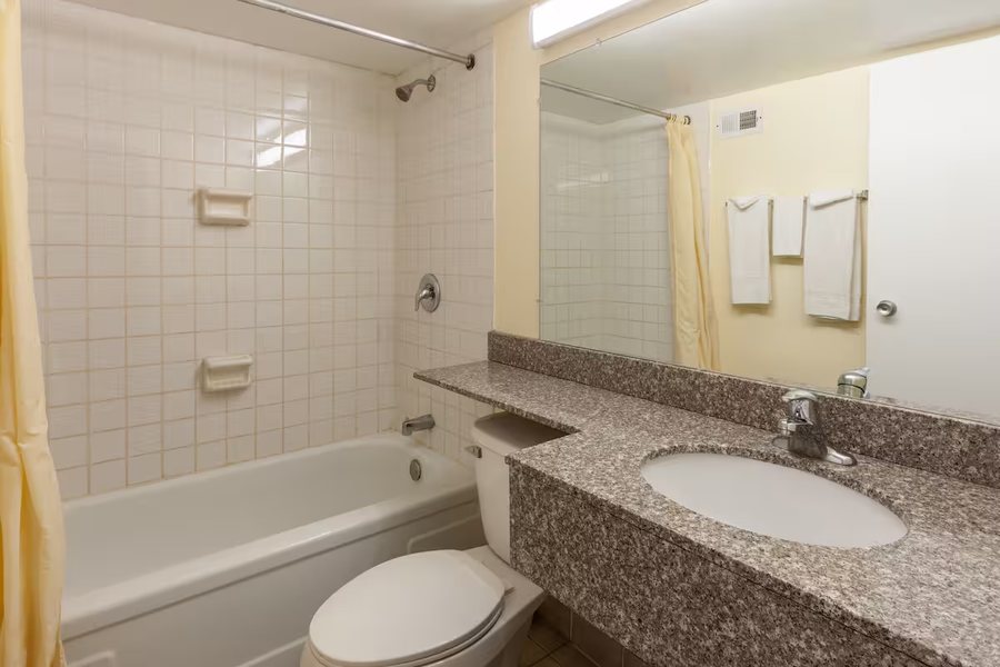 Daybreak Suites Extended Stay Cleveland TN — Bathroom