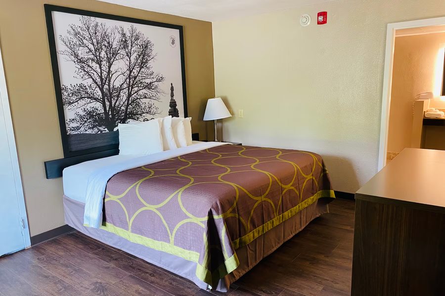 Days Hotel by Wyndham Danville Conference Center — Guest room