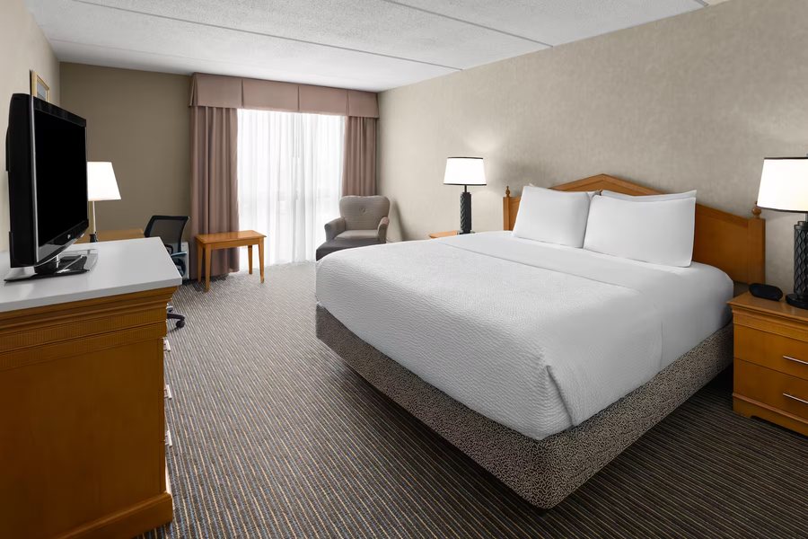 Days Hotel by Wyndham Toms River Jersey Shore — Guest room