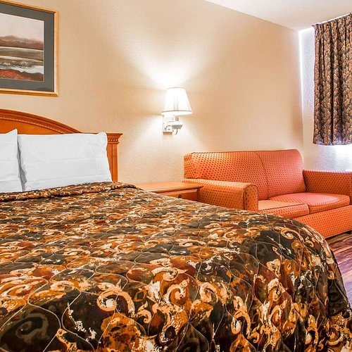 Days Inn and Suites Caseyville — Guest room