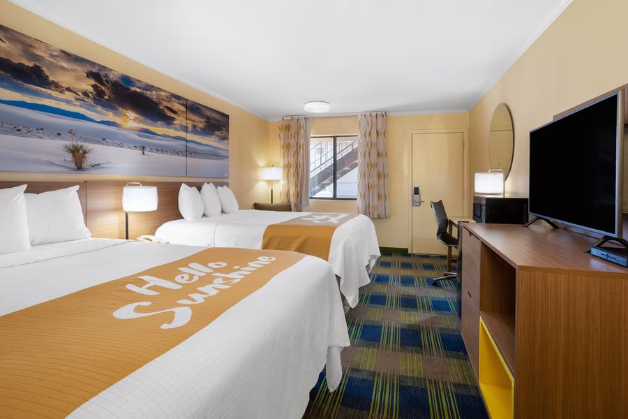 Days Inn by Wyndham Alamogordo — Guest room