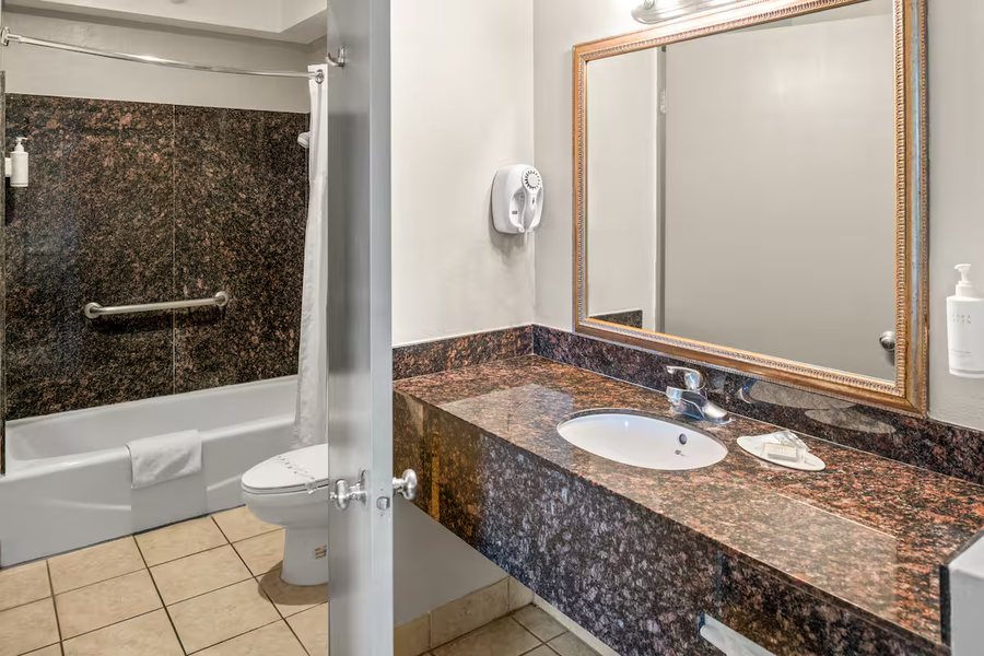 Days Inn by Wyndham Alhambra CA — Bathroom