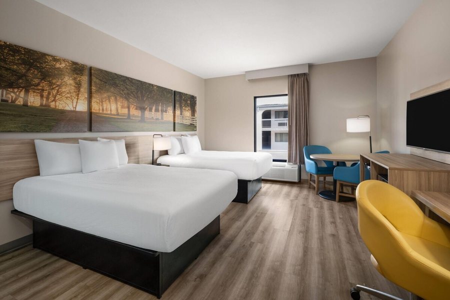 Days Inn by Wyndham Anderson — Guest room