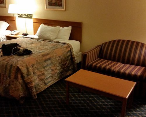 Days Inn by Wyndham Asheville Downtown North — Guest room