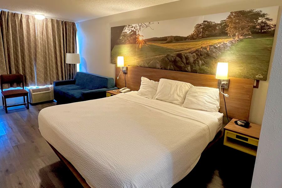 Days Inn by Wyndham Ashland — Guest room