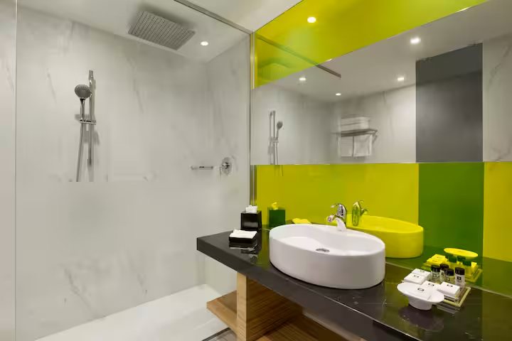 Days Inn by Wyndham Athens — Bathroom