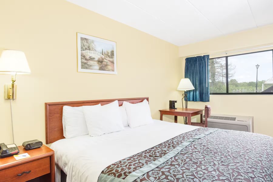Days Inn by Wyndham Athens — Guest room