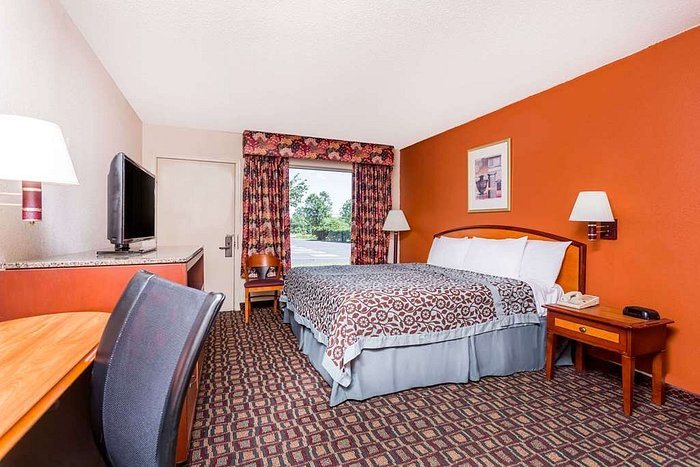 Days Inn by Wyndham Augusta Washington Rd — Guest room