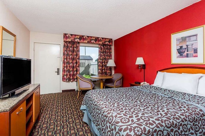 Days Inn by Wyndham Augusta Wheeler Road — Guest room