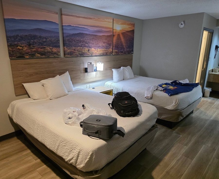 Days Inn by Wyndham Bainbridge — Guest room